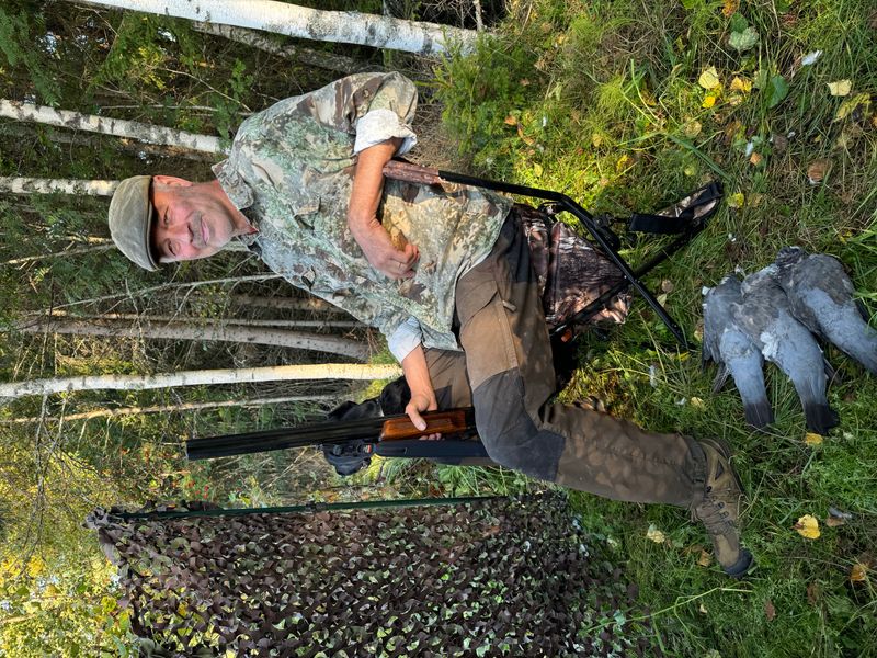 BRUNST POSTERINGSSTOL MED SVINGBART SETE